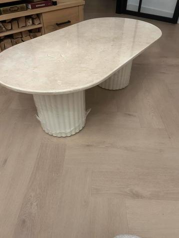 Marmer ovale salontafel beschikbaar voor biedingen