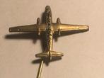 Metalen FOKKER FRIENDSHIP VLIEGTUIG Speld (Goudkleur)., Verzenden, Zo goed als nieuw, Transport, Speldje of Pin