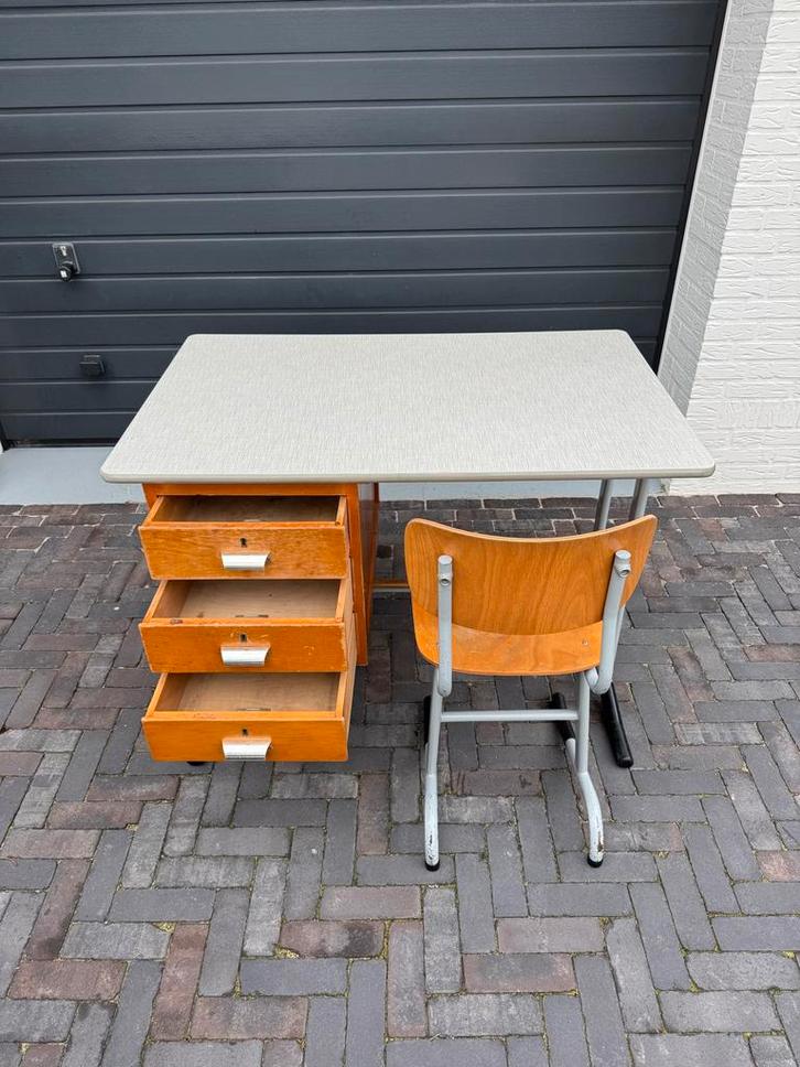 Vintage Bureau met Stoel, Huis en Inrichting, Bureaus, Gebruikt, Bureau, Ophalen