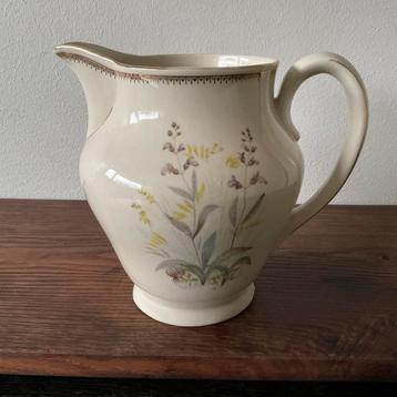 VINTAGE PORSELEINEN SCHENKKAN MET BLOEMMOTIEF VELDBOEKET beschikbaar voor biedingen