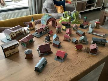 Huisjes, kerken, tunnels, fabrieken, winkels voor H0 spoor. beschikbaar voor biedingen