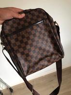 Louis vuitton schoudertas geen gucci prada zara bag bruin, Sieraden, Tassen en Uiterlijk, Tassen | Schoudertassen, Ophalen of Verzenden