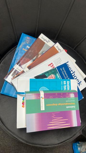 Medische boeken: Het Lichaam & Zorgpad beschikbaar voor biedingen