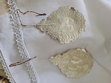 2 vintage verjaardags emblemen p/st 1 euro beschikbaar voor biedingen