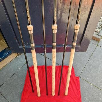 3x Fox Warrior S karperhengels.  beschikbaar voor biedingen