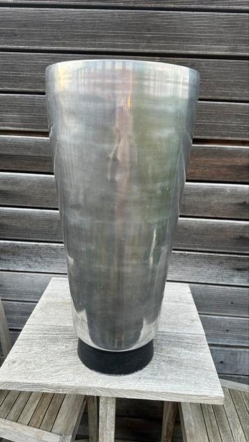 Grote staande vaas 76 cm hoog beschikbaar voor biedingen