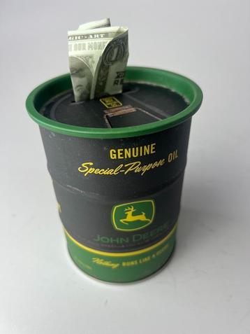 Spaarpot – John Deere – Special-Purpose Oil (Zwart) beschikbaar voor biedingen