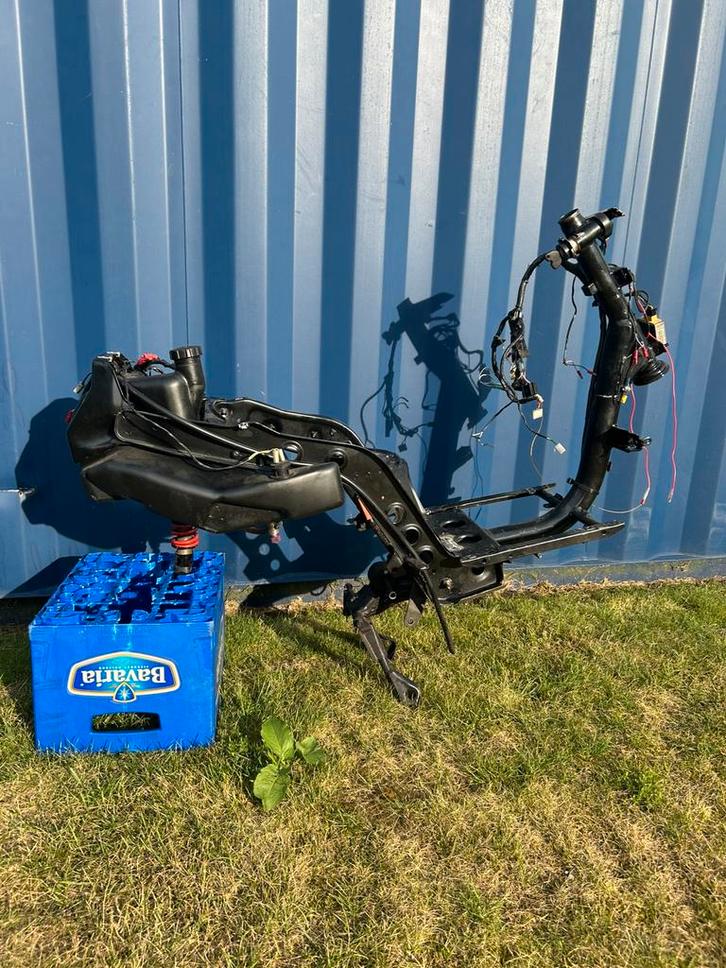 Piaggio zip frame met swingarm op geldig brom., Fietsen en Brommers, Brommers | Tuning en Styling, Zo goed als nieuw, Ophalen of Verzenden