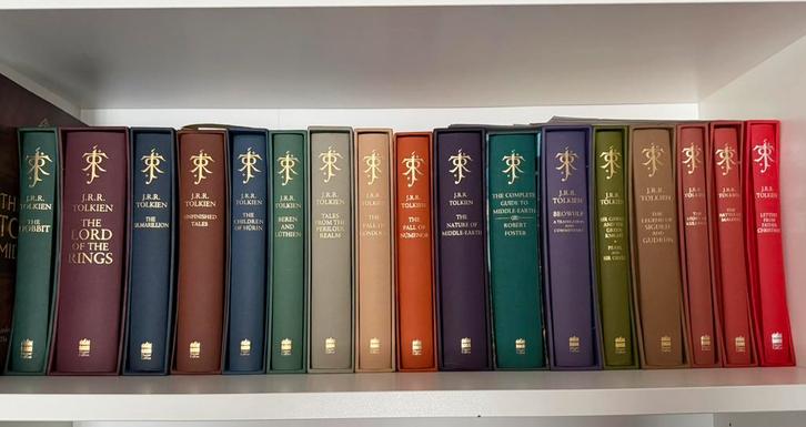Complete Tolkien slipcase editions, Boeken, Fantasy, Zo goed als nieuw, Ophalen of Verzenden