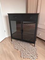 Zwarte vitrinekast van metaal, Ophalen, Met deur(en), 50 tot 100 cm, Zo goed als nieuw