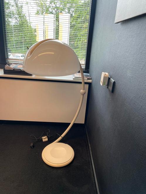 Martinelli Luce Cobra vloerlamp design 1965, Huis en Inrichting, Lampen | Vloerlampen, Gebruikt, 100 tot 150 cm, Kunststof, Ophalen