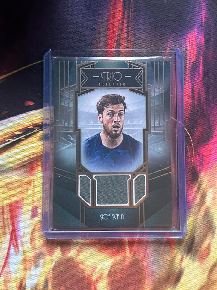 Futera unique world football Joe Scally 01/21, Hobby en Vrije tijd, Verzamelkaartspellen | Overige, Nieuw, Losse kaart, Foil, Ophalen of Verzenden
