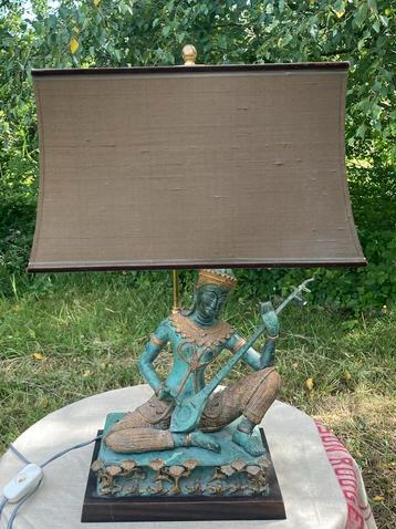 Boeddha lamp, bronzen Boeddha met sitar beschikbaar voor biedingen