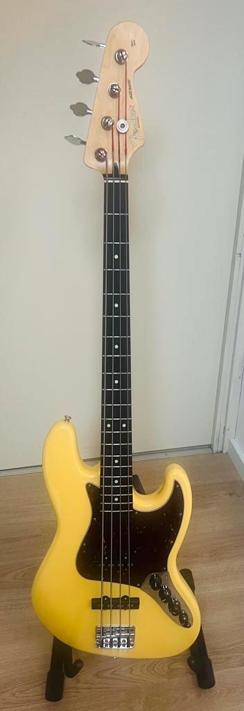 Fender jazz bass deluxe actief zeer goede staat beschikbaar voor biedingen