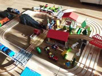 Houten treinbaan beschikbaar voor biedingen