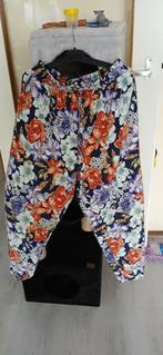 Te koop zwarte met bloemen lange broek met wijde pijpen XL, Zwart, Maat 46/48 (XL) of groter, Nieuw, Ophalen of Verzenden