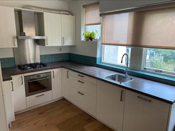U-Keuken kleur magnolia beschikbaar voor biedingen