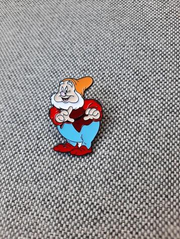 1 leuke pin van Happy uit de 7 dwergen te koop beschikbaar voor biedingen