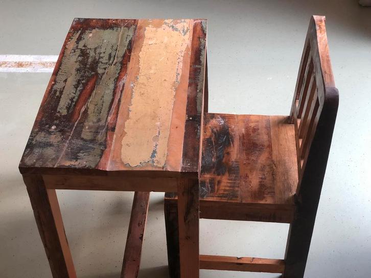 Raw materials gerecycled hout tafel en stoel kinderen, Kinderen en Baby's, Kinderkamer | Tafels en Stoelen, Zo goed als nieuw