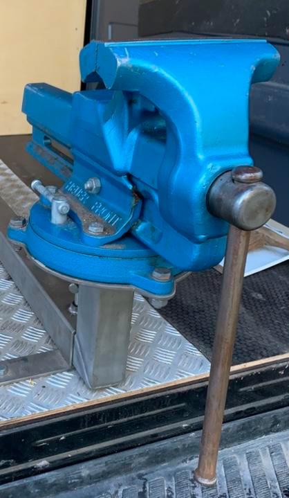 Bankschroef Heuer Front 180, Nieuwstaat!, Doe-het-zelf en Verbouw, Gereedschap | Handgereedschap, Nieuw, Ophalen