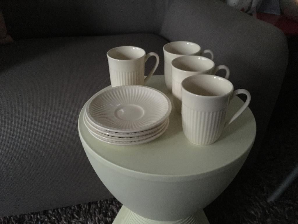 Wedgwood kleine/ espresso mokjes met onderbordjes; ZELDZAAM, Ophalen of Verzenden, Zo goed als nieuw, Wedgwood, Kop(pen) en/of Schotel(s)