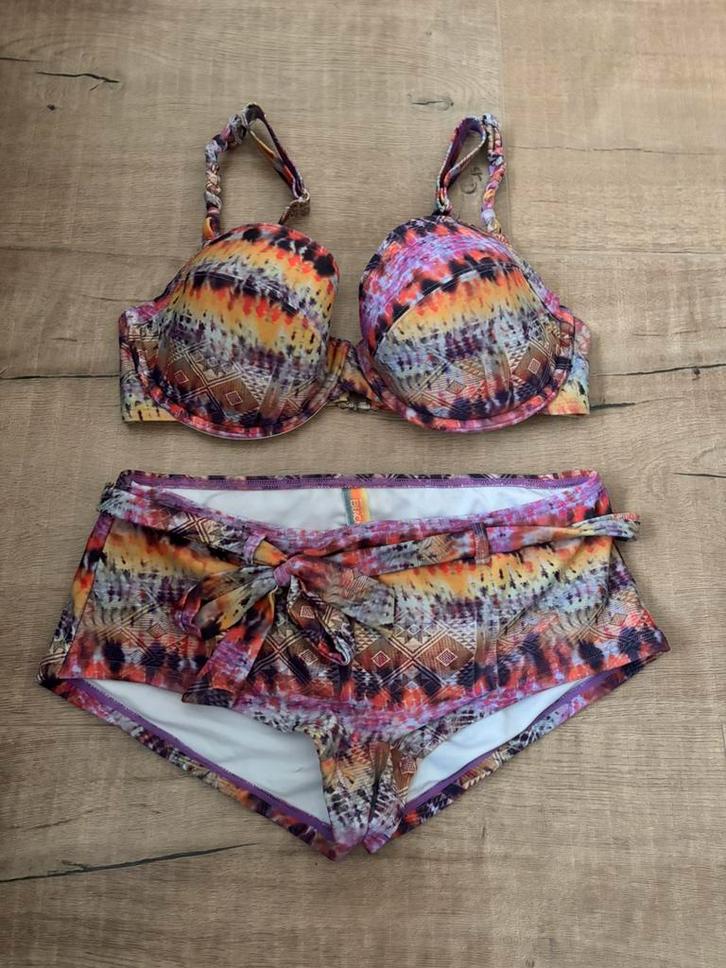 Bikini, Kleding | Dames, Badmode en Zwemkleding, Zo goed als nieuw, Bikini, Paars, Ophalen of Verzenden