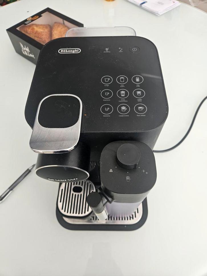 DeLonghi Nespresso Lattissima One Koffiemachine, Witgoed en Apparatuur, Koffiezetapparaten, Zo goed als nieuw, Koffiepads en cups