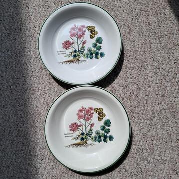 Wedgwood Florabunda 2 diepe borden beschikbaar voor biedingen