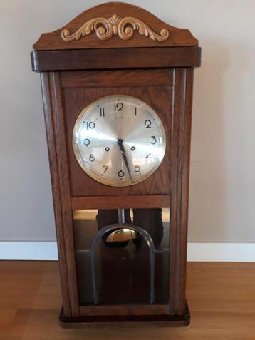 Klok met klepel beschikbaar voor biedingen