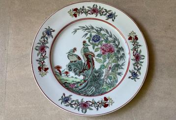 Chinees bord met pioenrozen en vogels gestempeld goede staat beschikbaar voor biedingen