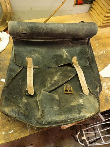 Vintage leren fietstas beschikbaar voor biedingen