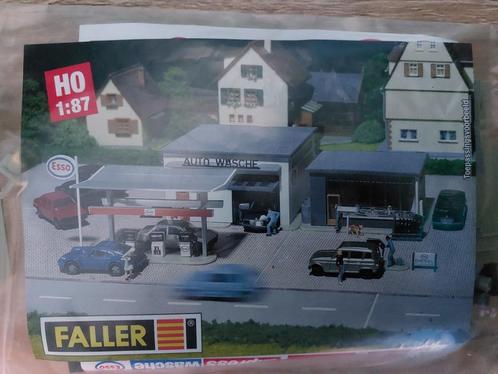 Faller 130296 - Tankstation met autowasserij (nieuw), Hobby en Vrije tijd, Modeltreinen | H0, Nieuw, Brug, Tunnel of Gebouw, Ophalen of Verzenden