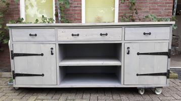 dressoir beschikbaar voor biedingen
