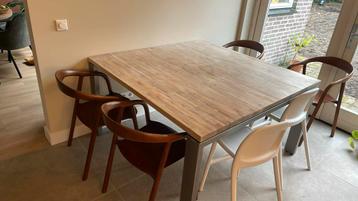 Eettafel 140x140 TEAB beschikbaar voor biedingen