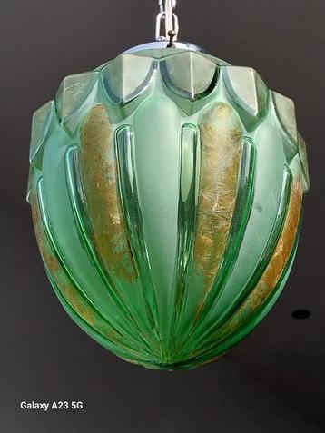 Groene Art deco hanglamp met gouden decor beschikbaar voor biedingen