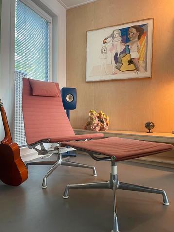 Eames Aluminium Chair EA 124 + EA 125 Hocker door Vitra beschikbaar voor biedingen