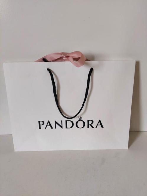 Aangeboden een origineel Pandora sieraden tasje (2), Sieraden, Tassen en Uiterlijk, Kettingen, Nieuw, Wit, Ophalen of Verzenden