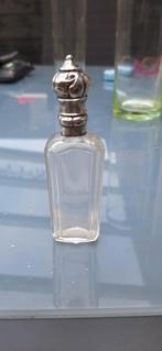 parfumflesje met zilver dop, Antiek en Kunst, Ophalen of Verzenden, Zilver