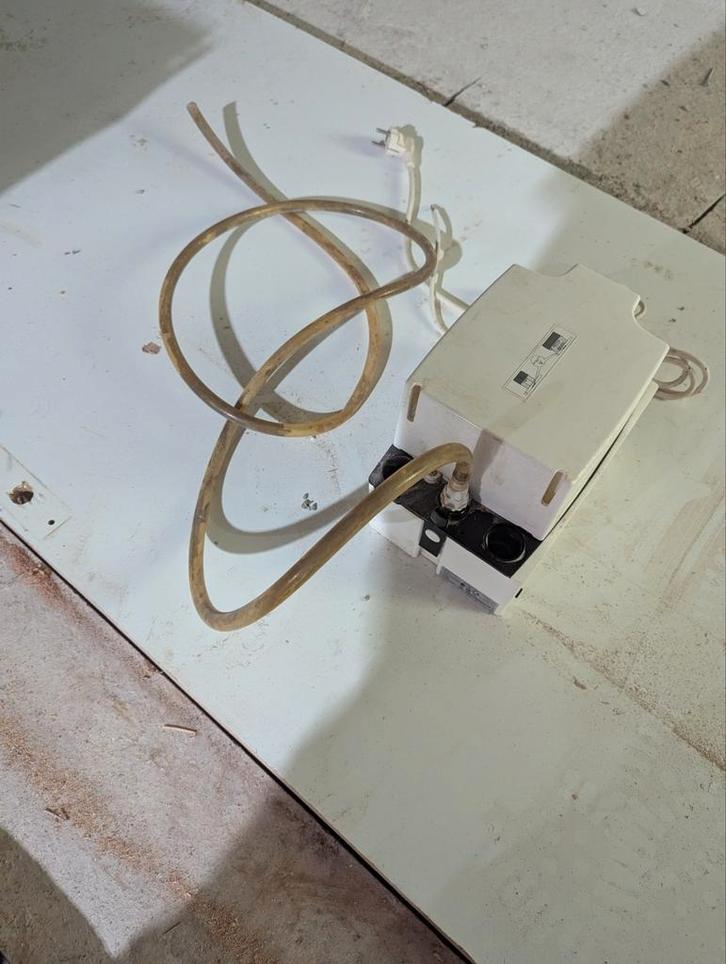 Grundfos Conlift 1 Condenspomp, Doe-het-zelf en Verbouw, Geisers en Boilers, Gebruikt, Onderdeel, Minder dan 20 liter, Ophalen of Verzenden