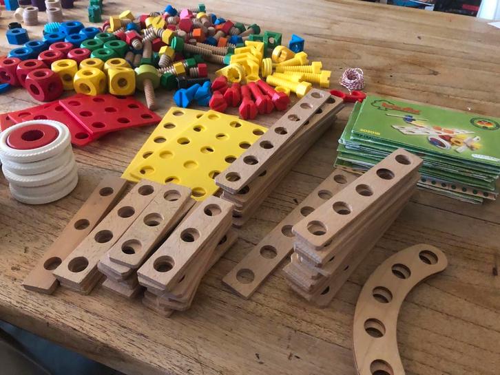 Grote bak met Constructor & Baufix Houten Bouwspeelgoed, Kinderen en Baby's, Speelgoed | Houten speelgoed, Gebruikt, Ophalen