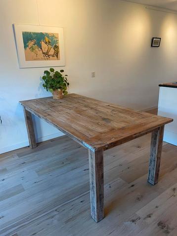 Mooie robuuste houten eettafel – 200 x 100 cm beschikbaar voor biedingen