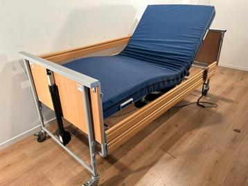 Bock verzorgingsbed, Hoog laag bed , nette staat. beschikbaar voor biedingen