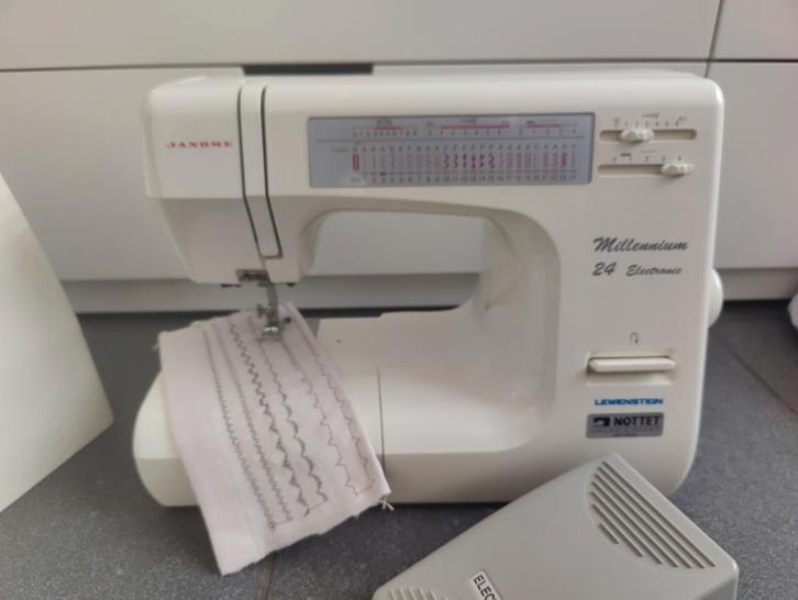 Prima werkende janome, lewenstein model 5024, Hobby en Vrije tijd, Naaimachines en Toebehoren, Zo goed als nieuw, Naaimachine
