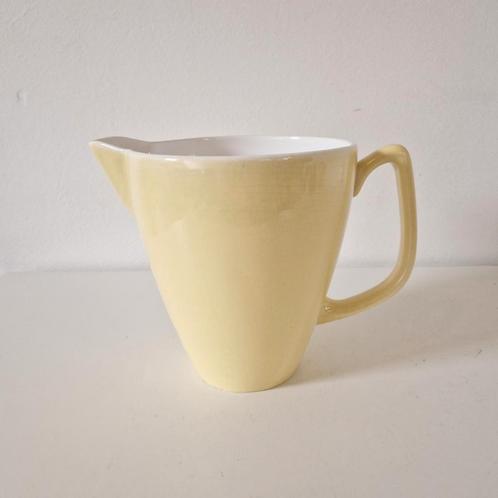 Gouda Vintage melkkan pastel geel servies, Antiek en Kunst, Antiek | Servies los, Ophalen of Verzenden