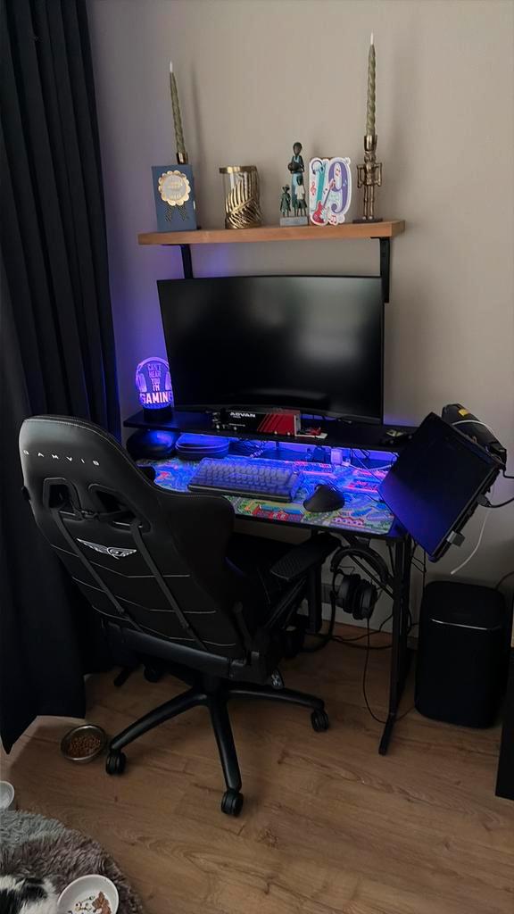 Hele setup geen laptop, Huis en Inrichting, Bureaus, Zo goed als nieuw, Ophalen