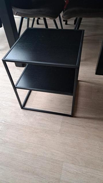 Stijlvolle Zwarte Bijzettafel beschikbaar voor biedingen