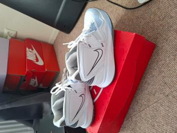 Nike Kyrie infinity 40.5 zgan  beschikbaar voor biedingen