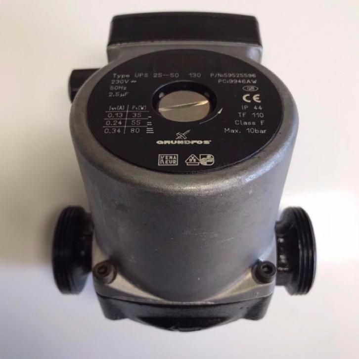 cv pomp 3-standen Grundfos UPS 25-50-130, Doe-het-zelf en Verbouw, Verwarming en Radiatoren, Zo goed als nieuw, Cv-ketel of Combi-ketel
