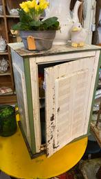Ijzeren brocante kastje, Ophalen