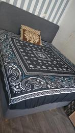 Mooie Grijze Bed met Hoofdbord, Huis en Inrichting, Slaapkamer | Bedden, Ophalen of Verzenden
